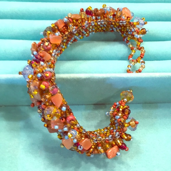 Profusion Bead Bracelet - Picture 3 of 7